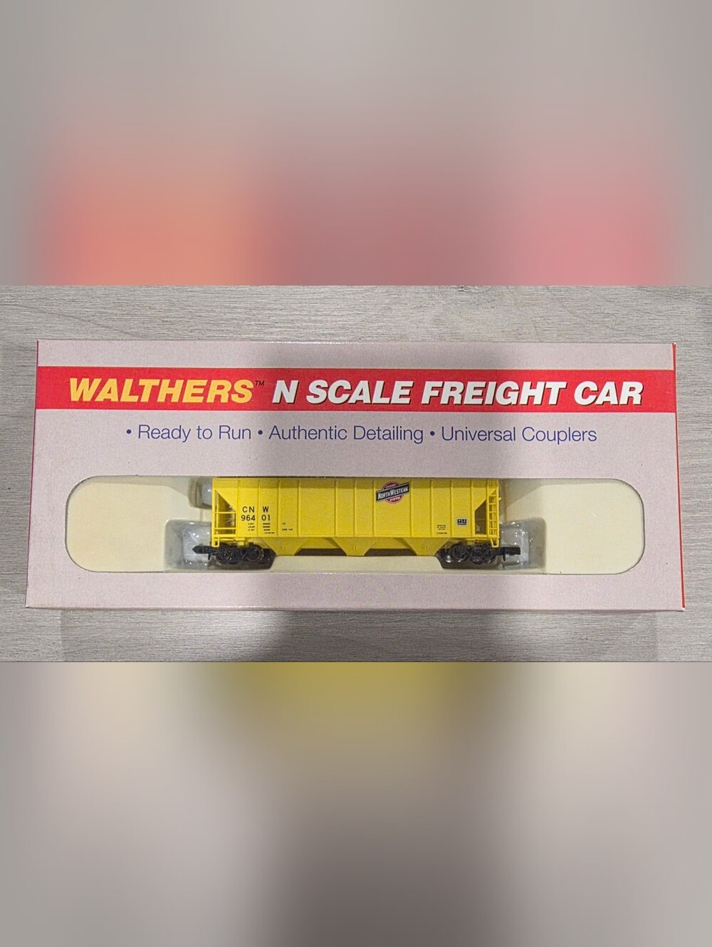 Walthers N Scale Chicago & Northwestern PS 4427 Covered Hopper
